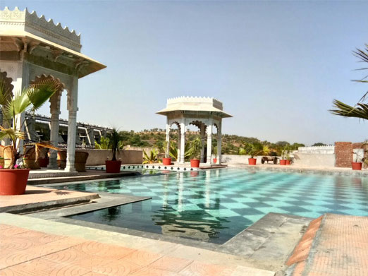 Luxury Hotel in Chittorgarh With Spacious Garden Area