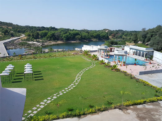 Luxury Hotel in Chittorgarh With Spacious Garden Area