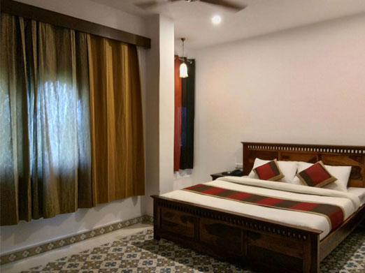 Luxury Hotel in Chittorgarh With Spacious Garden Area