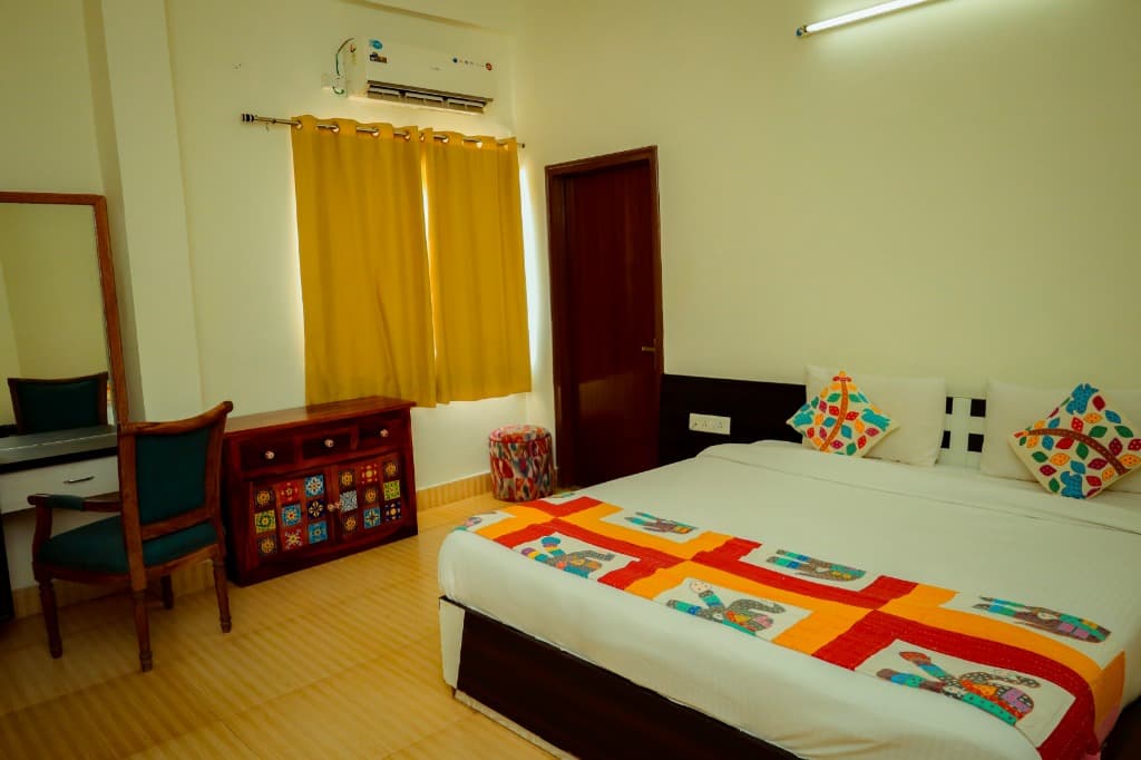 Deluxe King Room bed and traditional interior
