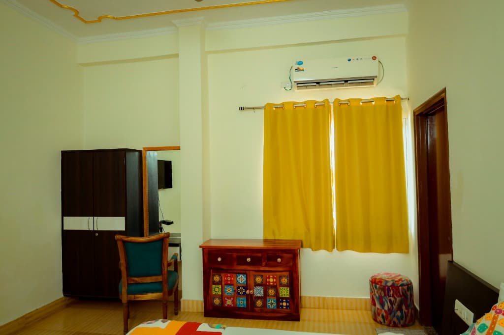 Deluxe King Room wardrobe and dressing mirror view